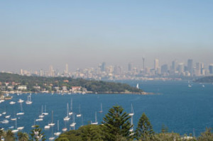 Bien, incluso en Sydney de vez en cuando se pueden ver a veces boinas de contaminación.Fte: www.world-weather-travellers-guide.com