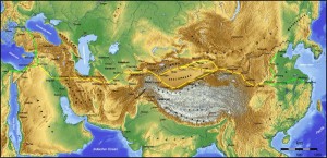 Ruta de la seda en Asia. Podemos observar como existían dos ramales bordeando el desierto de Taklamakan. Fte: wikipedia